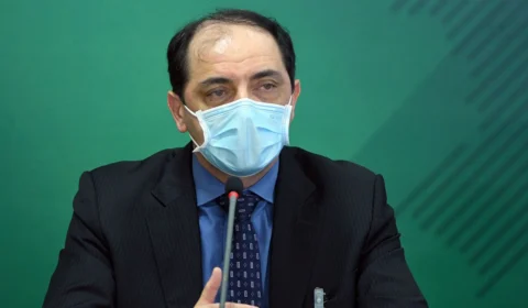 Verba para pesquisa de vacina nacional é prioridade, diz secretário