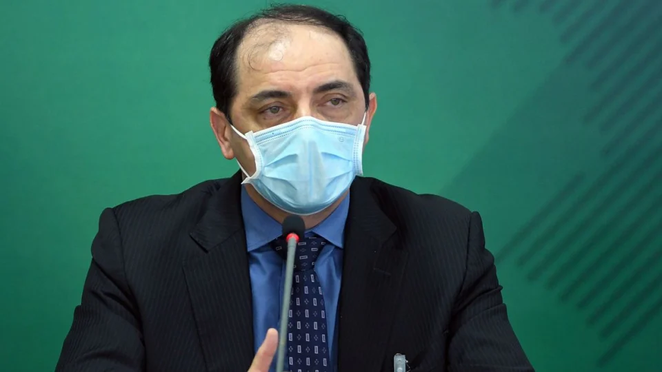 Verba para pesquisa de vacina nacional é prioridade, diz secretário