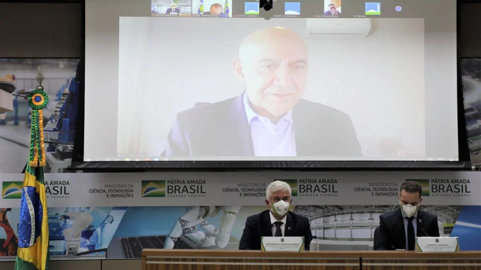 No Senado, Marcos Pontes afirma que ministério apoia estudo de 15 vacinas