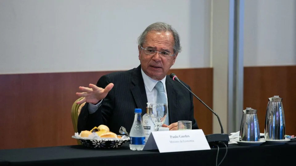 Guedes: auxílio emergencial pode ser renovado se pandemia continuar