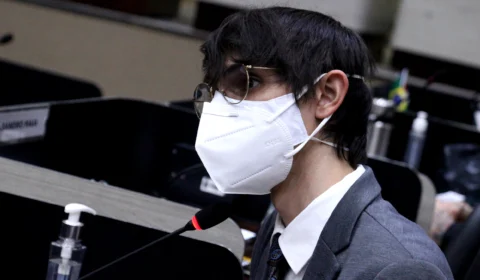 Novo decreto da Prefeitura de Manaus é um ‘absurdo enfraquecimento do parlamento’, diz Amom