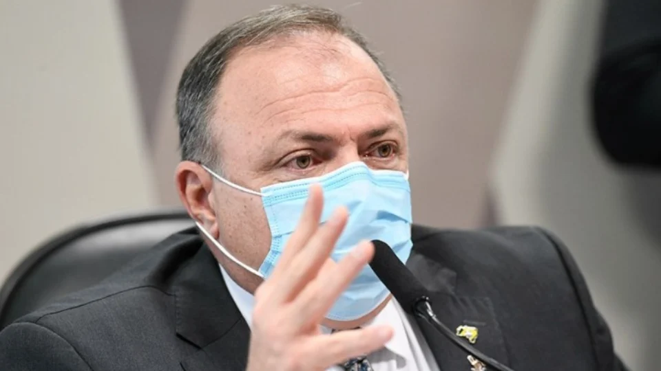Pazuello diz que Bolsonaro “fala o que vem na cabeça”, mas não deu ordens sobre pandemia