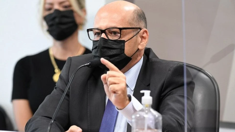 Brasil poderia ter sido primeiro do mundo a vacinar, afirma Dimas Covas à CPI