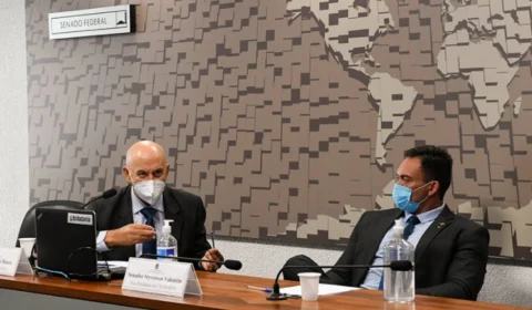 Senadores questionam alta taxa de letalidade no Brasil após intubação