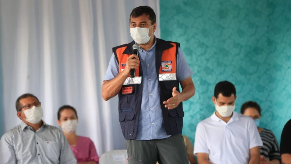 Wilson Lima entrega 3 toneladas de alimentos na Zona Sul de Manaus