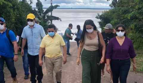 Deputado Sinésio Campos visita obras de porto em Itacoatiara