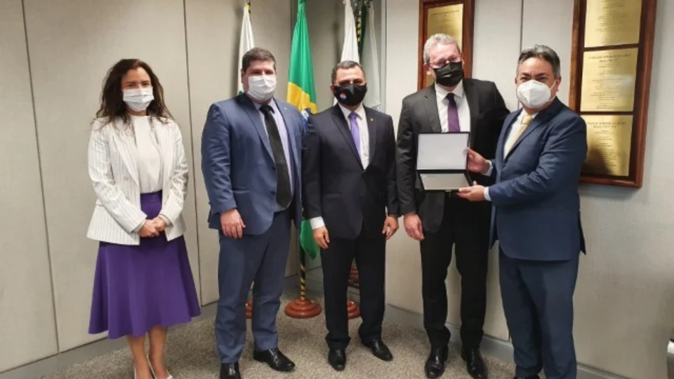 Promotor Lauro Tavares recebe homenagem por campanha solidária durante a pandemia