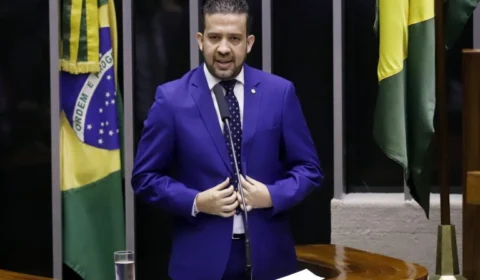 Projeto cria novo auxílio de R$ 500 e prevê tributação sobre dividendos