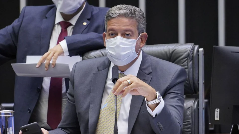 Lira diz que reforma tributária será a possível e melhorará sistema