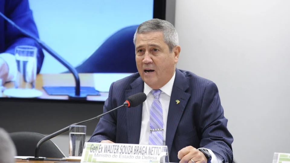 Ministro da Defesa nega existência de leitos ociosos em hospitais militares