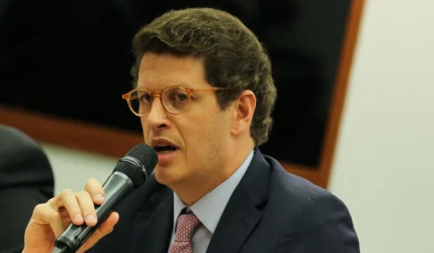 Ricardo Salles se diz surpreso e classifica operação da PF de desnecessária