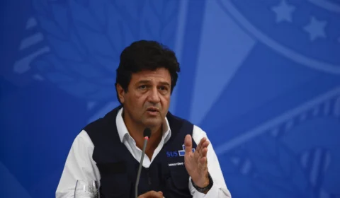 Bolsonaro deu ‘informação dúbia’ sobre pandemia, diz Mandetta