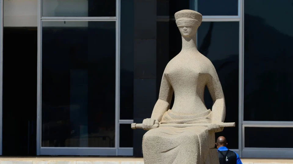 Maioria do STF vota para realização de concurso da PF no domingo