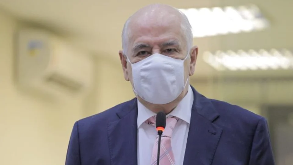 ‘Respeito a decisão da maioria, mas a minha posição é contra armas’, diz Serafim Corrêa após ser vaiado na ALEAM