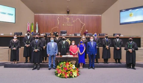 Últimos defensores públicos aprovados em concurso de 2018 tomam posse