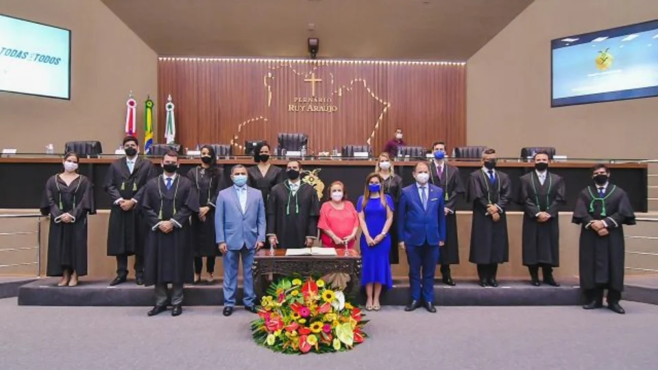 Últimos defensores públicos aprovados em concurso de 2018 tomam posse