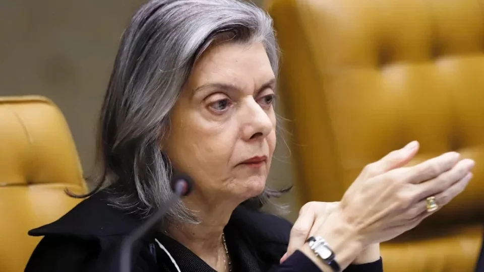 Cármen Lúcia suspende processos na Justiça Federal que investigam extração ilegal de madeira no Pará e no Amazonas