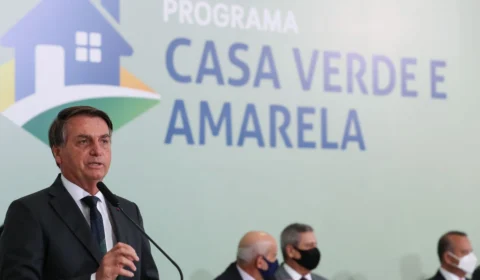 Durante entrega de casas, Bolsonaro defende uso de hidroxicloroquina