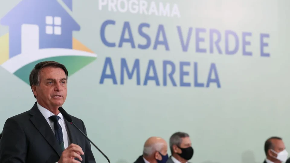 Durante entrega de casas, Bolsonaro defende uso de hidroxicloroquina