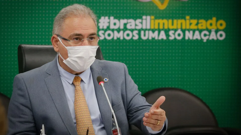 Ministro da Saúde anuncia chegada de avião com 1,5 milhão de vacinas da Janssen