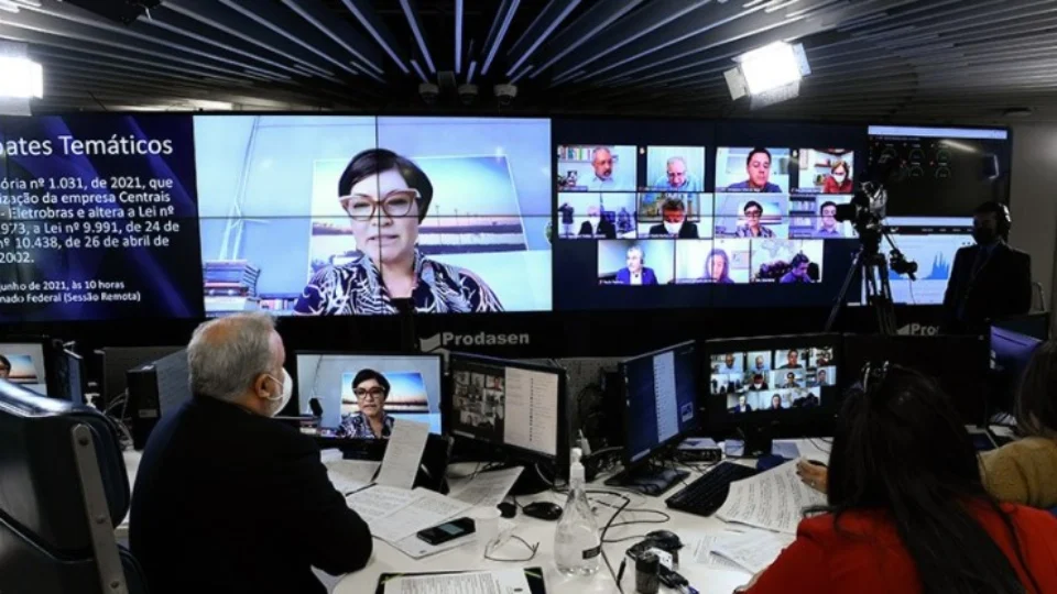 Privatização da Eletrobras exige mais debate, aponta audiência