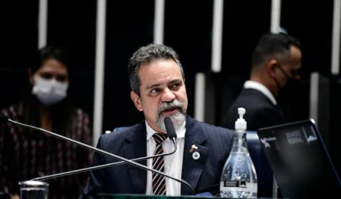 CPI ouve nesta quarta Elcio Franco, ex-número dois de Pazuello na Saúde