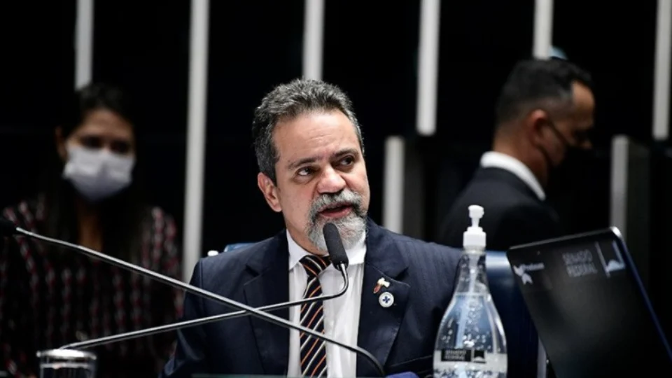 CPI ouve nesta quarta Elcio Franco, ex-número dois de Pazuello na Saúde