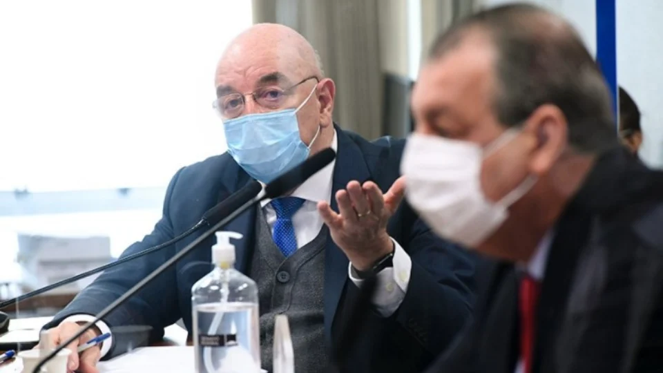 Terra nega ‘gabinete paralelo’ e diz que STF ‘limitou’ Bolsonaro; senadores reagem