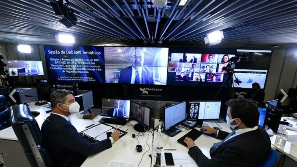 Relator quer votar revogação da Lei de Segurança Nacional antes do recesso