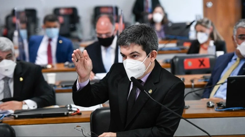 Fatos colocam Bolsonaro no centro das investigações da CPI, diz Randolfe