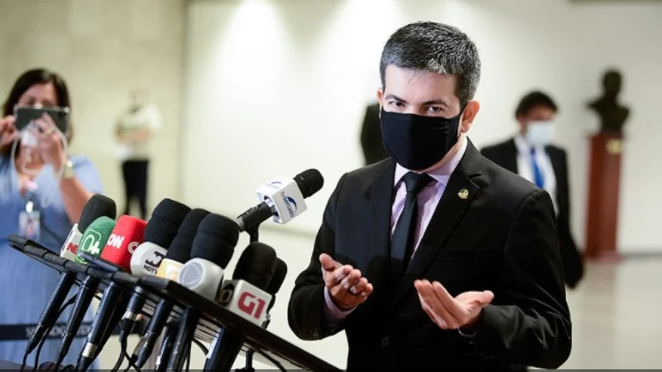 Após depoimento de irmãos Miranda, CPI avalia prorrogação de trabalhos