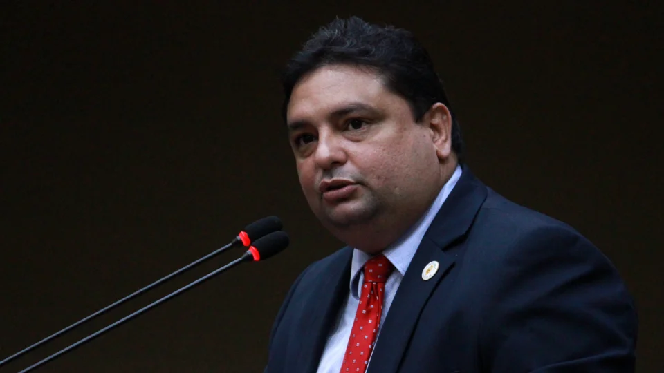 Após forte chuva atingir Manaus, governo do Estado e CMM se manifestam em apoio aos moradores afetados