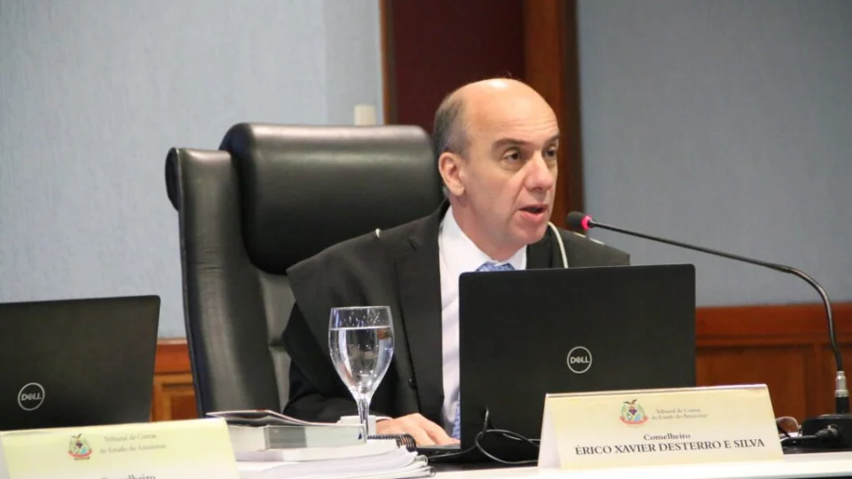 TCE-AM suspende revogação de pregão feito na gestão de Arthur Neto para contratar ‘centro de mídias’