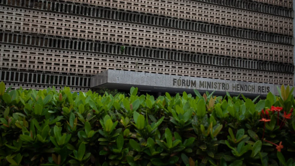 Justiça obriga hospital internar bebê de 2 meses com Covid-19