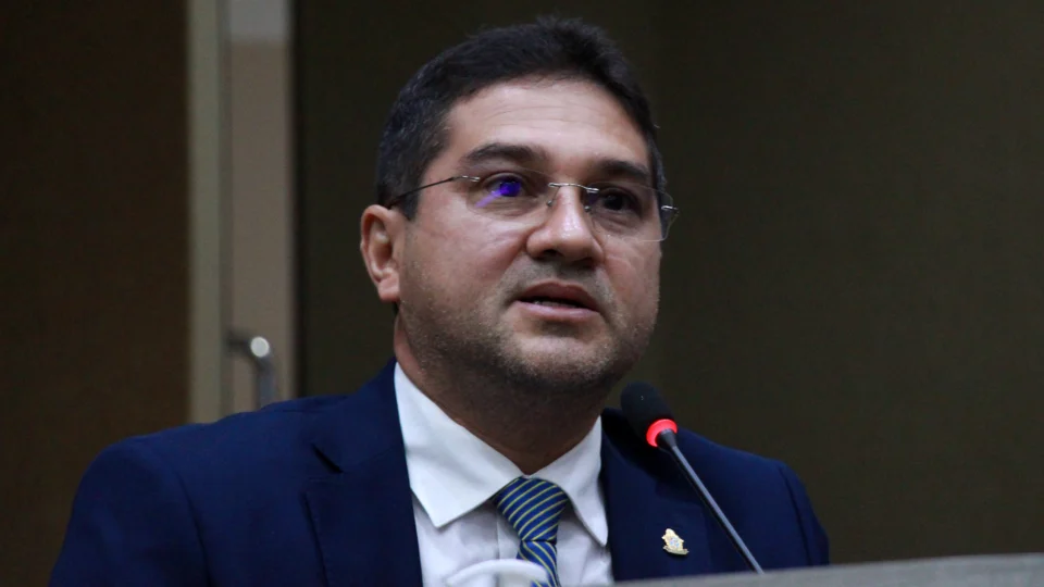 Vereador Jander Lobato faz homenagem aos profissionais e voluntários da campanha de vacinação