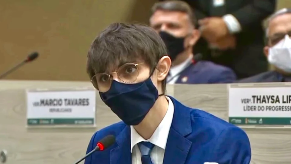 Amom propõe que Governo e Prefeitura façam mutirão para vacinar pessoas a partir dos 30 anos