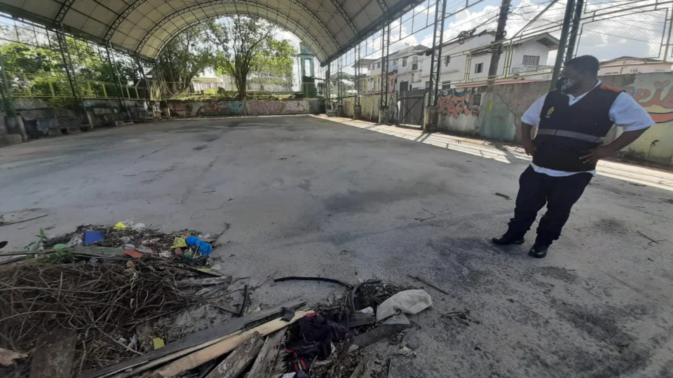 Vereador denuncia obra inacabada deixada pela gestão do ex-prefeito Arthur Neto