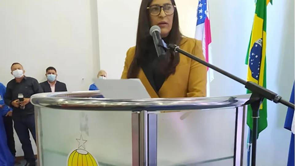 MP ajuíza ação contra prefeita de Coari por improbidade administrativa