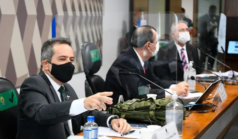 CPI: senadores cobram ex-número 2 do MS sobre demora na compra de vacinas