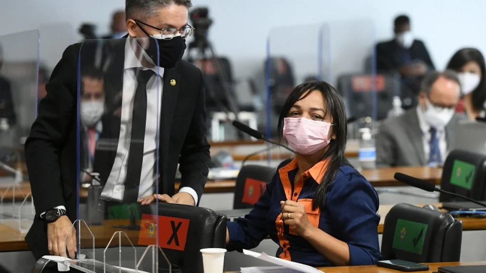 Senadores dizem que MP da privatização da Eletrobras é ‘tratoraço’ e permite contratação de ‘energia suja’