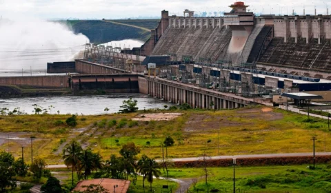 Senado vai debater a privatização da Eletrobras nesta terça-feira (15)