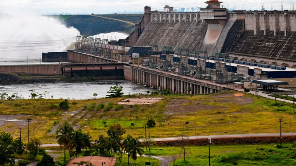 Senado vai debater a privatização da Eletrobras nesta terça-feira (15)