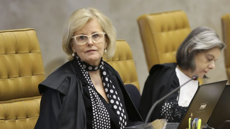Rosa Weber pede informações a Bolsonaro sobre indulto concedido a Daniel Silveira