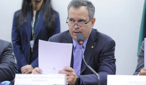 Projeto torna inelegível por 8 anos quem ‘furar a fila’ de vacinação