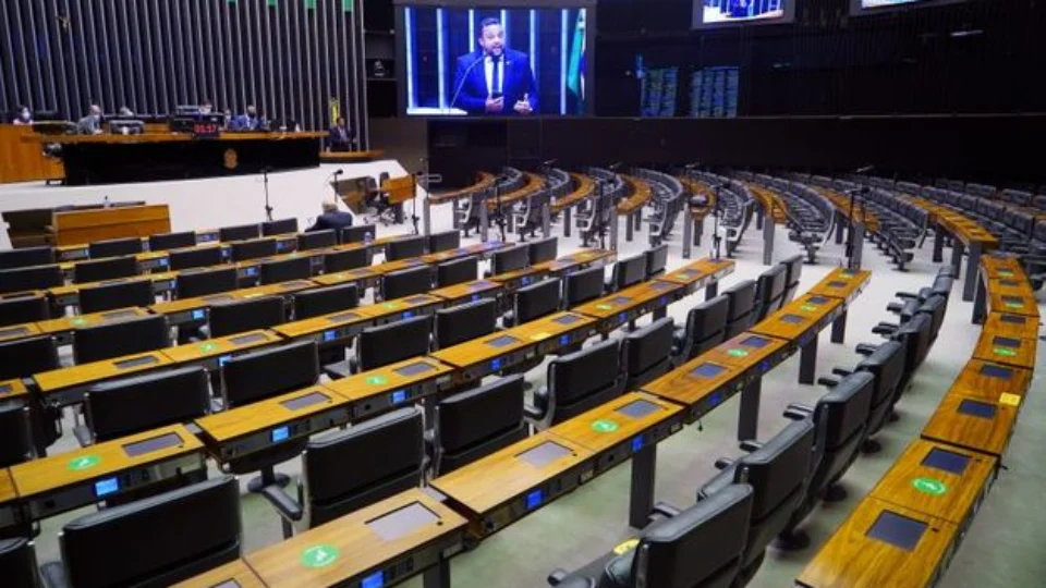 Câmara aprova MP que facilita crédito bancário na pandemia