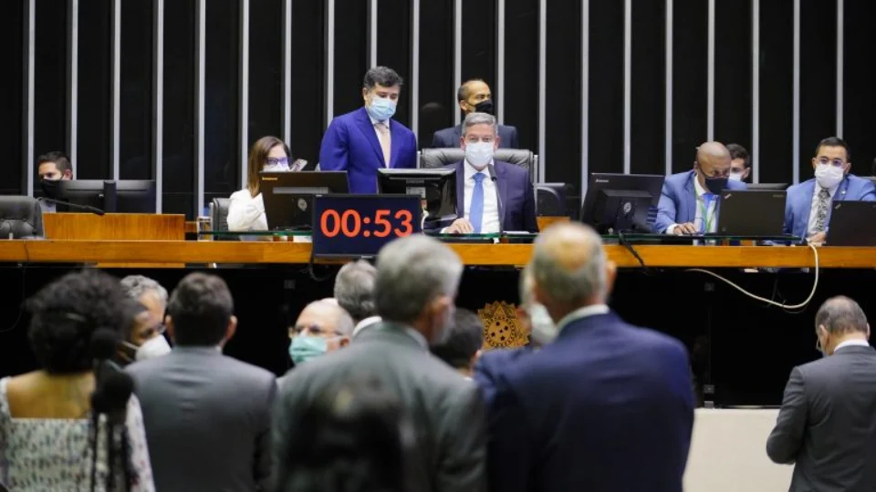 Câmara realiza sessão, nesta segunda-feira, para votar MP da Eletrobras