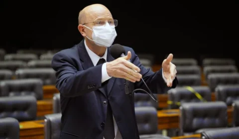 Líder do PT anuncia “super” pedido de impeachment contra Bolsonaro