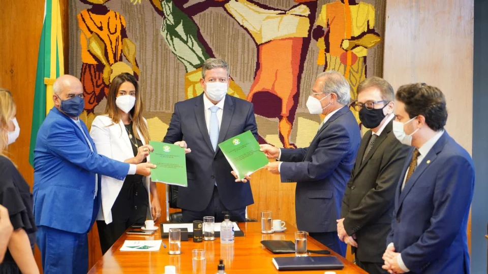 Paulo Guedes: reforma vai tributar rendimentos de capital e dividendos