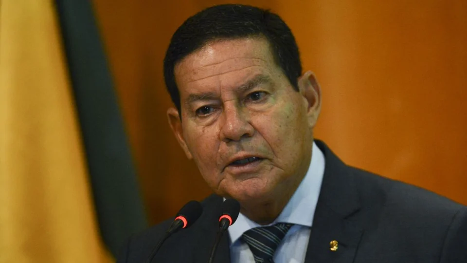 Mourão: Brasil caminha para independência na produção de vacinas