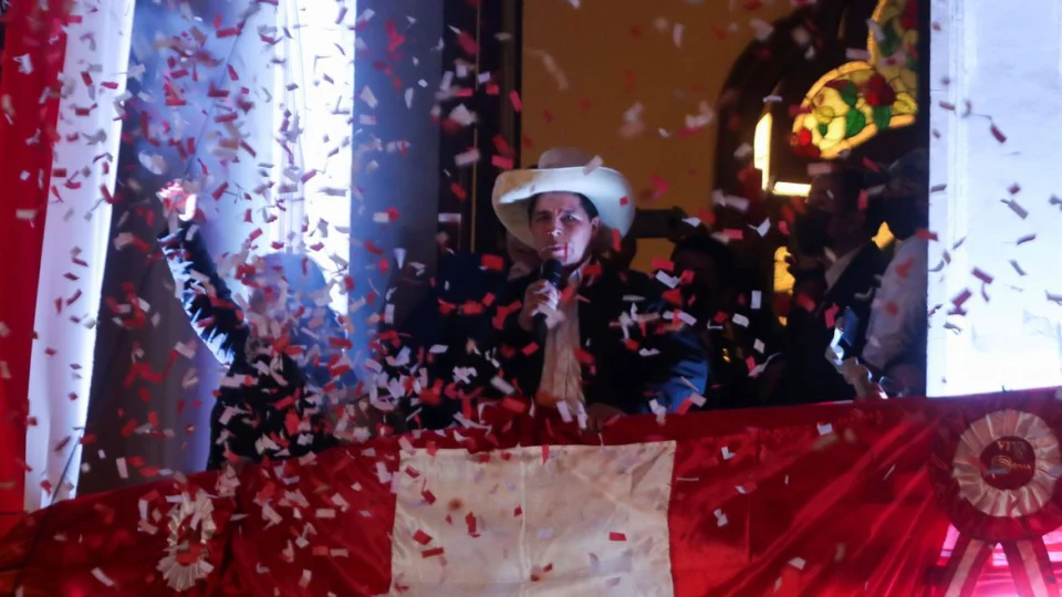 Castillo é confirmado presidente eleito do Peru após longa batalha